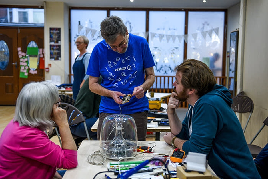 Mike Grahn, ‘head fixer’ at the Restart Project in Tooting, south London, where volunteers mend broken consumer electronic equipment for free © Aleksandra Wisniewska