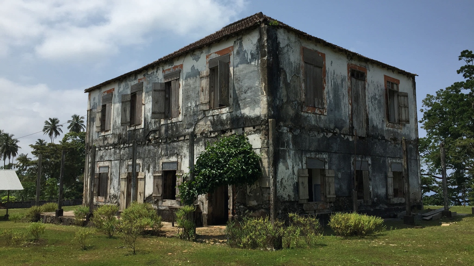 Photo by Andres Schipani in Santo António, Democratic Republic of São Tomé and Príncipe on the Terreiro Velho plantation.